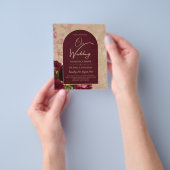 Antieke botanische dieprode rozen trouw goud tekst flyer (Hand)