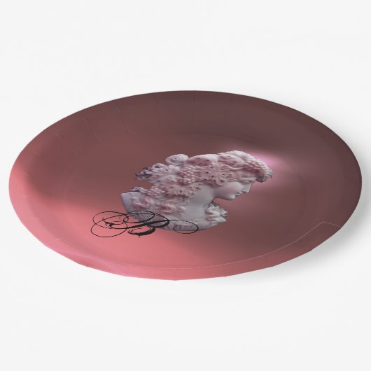 ANTIEKE CAMEE, DAME MET DRUPPELS MONOGRAM  PAPIEREN BORDJE (Gekanteld)