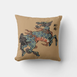 Antieke Chinese Qilin op Kameelbruin Kussen