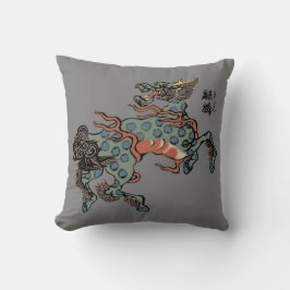 Antieke Chinese Qilin op middelgrijs Kussen