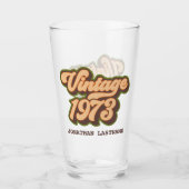 Antieke glazen tumbler uit 1973 (Voorkant)