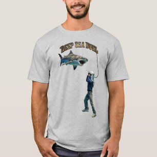 Antieke helmduiker die vecht met een tijgerhaai UR T-shirt