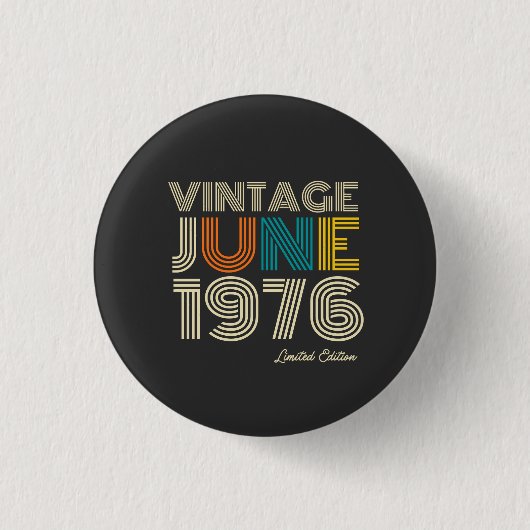 Antieke juni 1976 aangepast jaar ronde button 3,2 cm (Voorkant)