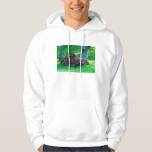 Antieke roestige vrachtwagen in een wei hoodie