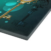 Antieke skelet sleutels op groene achtergrond snijplank (Hoek)