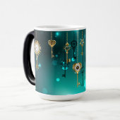 Antieke skeletsleutels op een groene achtergrond magische mok (Voorkant links)