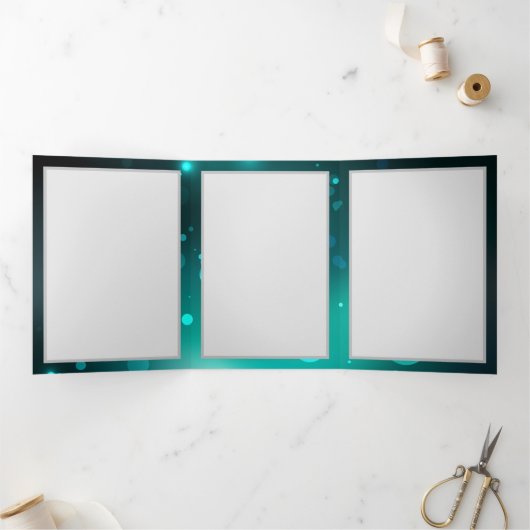 Antieke skeletsleutels op groene achtergrond drieluik aankondiging (Binnen)