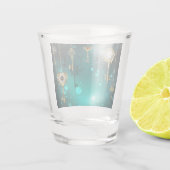 Antieke skeletsleutels op groene achtergrond shot glas (Achterkant)