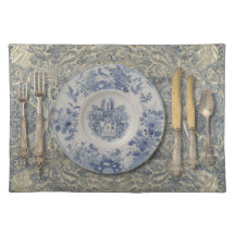 Antieke stoffen placemat met Delfts blauwe bord