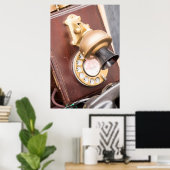 Antieke telefoon op de markt poster (Thuiskantoor)
