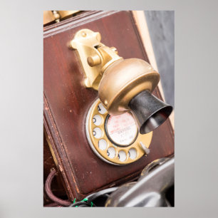 Antieke telefoon op de markt poster