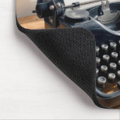 Antieke typemachine met leeg vel papier muismat (Hoek)