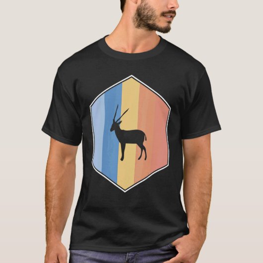 antilope met retrokleuren in een hexagon t-shirt (Voorkant)