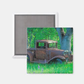 Antique rusted truck in a meadow magneet (Voorkant / Achterkant)