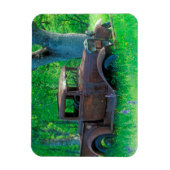 Antique rusted truck in a meadow magneet (Verticaal)