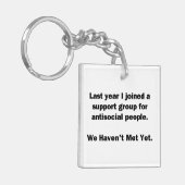 Antisociale groep sleutelhanger (Voorkant Links)