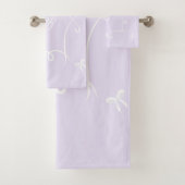 Antoinette Lavender Elegant Emblem Filigree Bad Handdoek (Insitu)