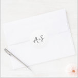 Antonia Zwart-wit Elegant Huwelijk Ronde Sticker<br><div class="desc">Elegante bruiloft stickers met een eenvoudig ontwerp met uw monogram in een script lettertype.</div>