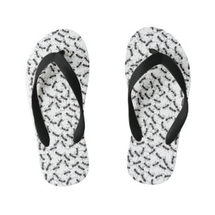 Ants on kinder teenslippers