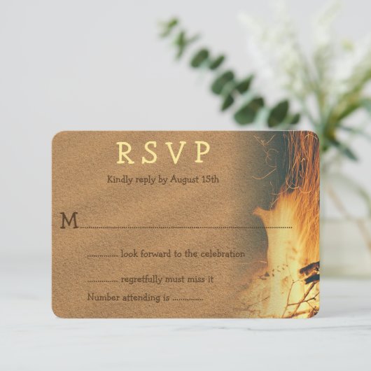 Antwoordkaart voor strandhuwelijk met vreugdevuur kaart (Staand voorkant)