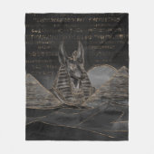 Anubis over het Egyptische pyramidellandschap Fleece Deken (Voorkant)