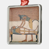 Anubis woont de mammie van Sennedjem bij Metalen Ornament (Links)