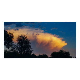 Anvil Storm Cloud en rijzende maan. Perfect Poster