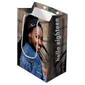 Any Age Verjaardag Trendy gepersonaliseerde foto m Medium Cadeauzakje (Voorkant Gekanteld)