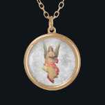 *~*  AP40 Classic Angels Scroll Book Goud Vergulden Ketting<br><div class="desc">(zoek identiteitskaart AP40 voor gelijkaardige design) Overdracht aan andere producten als u houdt van. ROUND Gold-ontwerp met een mooie klassieke kunst van een jong vrouw ANGEL heeft een SCROLL en een BOOK. * Energetisch Enhanced Romantic Retro Antiek ANGEL faux Glitter diamantpove Background Een engel met een Floral op haar hoofd....</div>