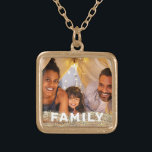*~* AP42 FAMILIE Foto Afbeelding Gold Glitter Goud Vergulden Ketting<br><div class="desc">SQUARE GOLD-KETTING - GLITTER en White Block Letters (zoekid AP42 voor vergelijkbare design op verschillende producten ) * Energetisch verbeterde herinneringen geheugenfamilie Keepomwille. Upload je afbeelding. Op dit ogenblik leest de tekst "FAMILIE"Een tekstgebied is beschikbaar. Pas de tekenkleur, de tekengrootte van het lettertype en de locatie van de tekst aan....</div>