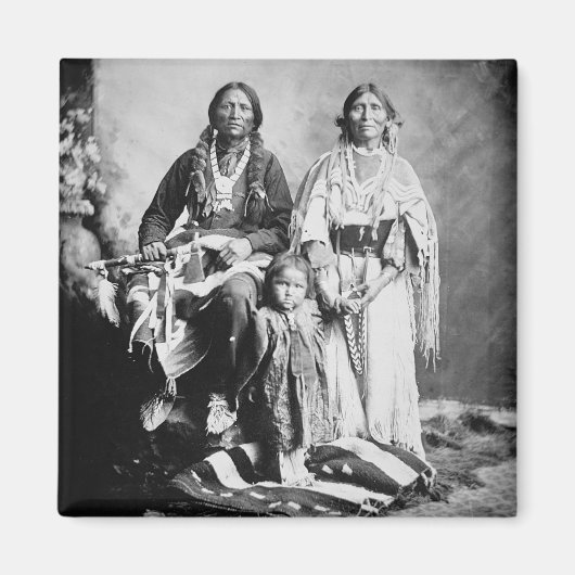 Apache Chief Antonio Maria met zijn gezin, 1897 ( Magneet (Voorkant)