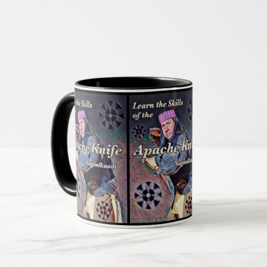 Apache Kinfe ®️ ™️ 🇺 🇸 Mok (Voorkant links)