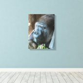 Ape hood ~ Japanse Gorilla Eating Canvas Afdruk (Insitu (Houten vloer))