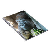 Ape hood ~ Japanse Gorilla Eating Notitieboek (Rechterzijde)