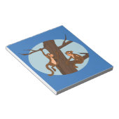 apen die de cartoon van de boom klimmen notitieblok (Schuin)