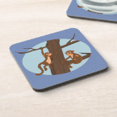 apen die het onderzetter van de boom beklimmen (Linkerzijde)