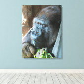 Apenkap ~ Japanse Gorilla Eet Canvas Afdruk (Insitu (Houten vloer))