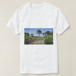 Apenpuzzelbomen nabij vulkaan in Chili T-shirt