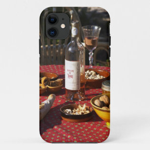 Aperitief en voorgerechten bereid: brood, olijven, iPhone 11 hoesje