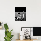 Apollo 12 Astronaut & Lunar Module op de maan Poster (Thuiskantoor)