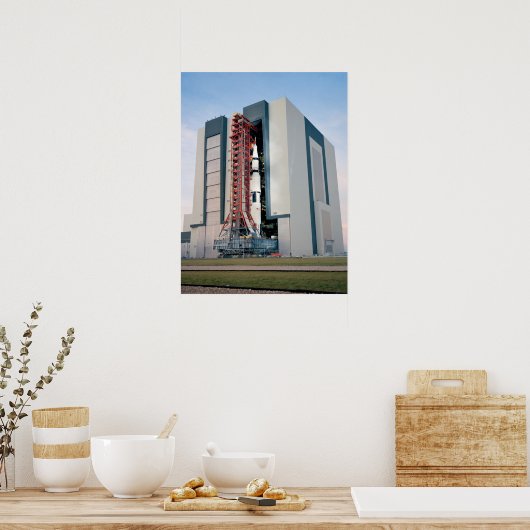 Apollo 14 Verlaat het gebouw voor de assemblage va Poster (Keuken)