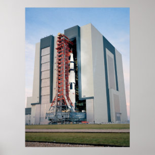 Apollo 14 Verlaat het gebouw voor de assemblage va Poster