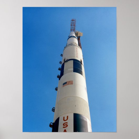 Apollo 15 atop Saturn V Rocket Poster (Voorkant)