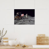 Apollo 16 Astronaut Salutes Amerikaanse vlag Poster (Keuken)