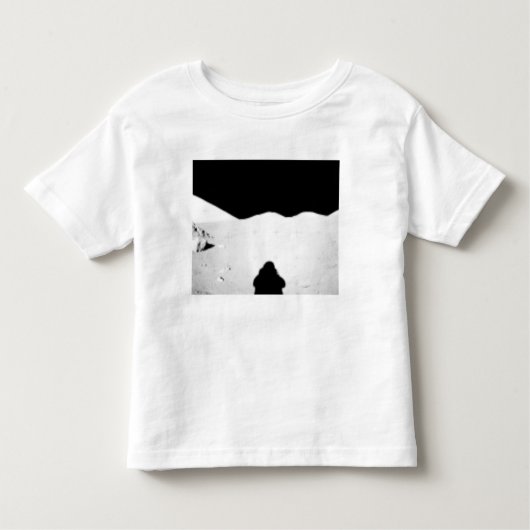 Apollo 17 assembled panorama 2 kinder shirts (Voorkant)