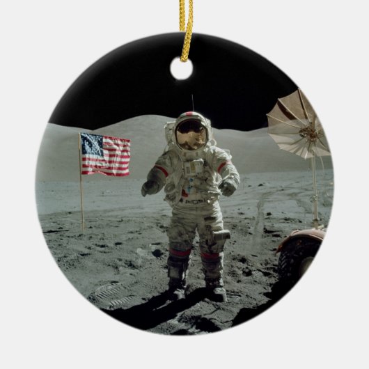 Apollo 17 Astronaut in de Taurus Littrow-vallei Keramisch Ornament (Voorkant)
