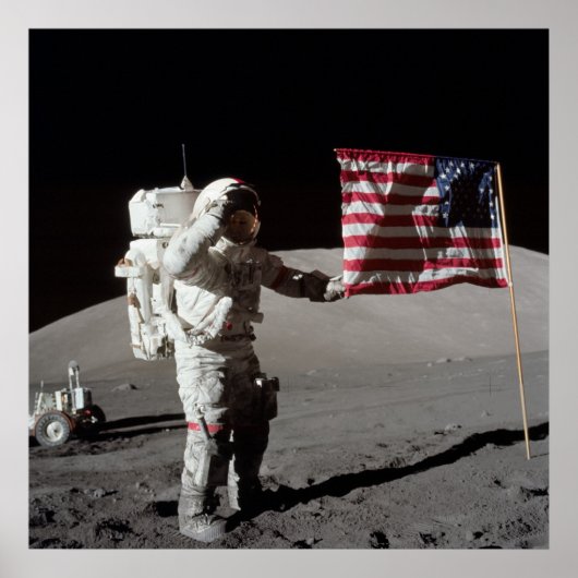 Apollo 17 Astronaut Salutes American Flag Poster (Voorkant)