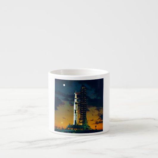 Apollo 4 Saturn V op pad - een lanceringscomplex 3 Espresso Kop (Voorkant)