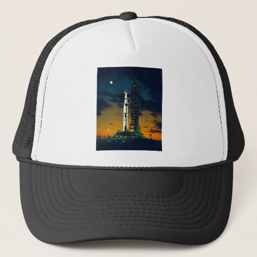 Apollo 4 Saturn V op pad - een lanceringscomplex 3 Trucker Pet (Voorkant)