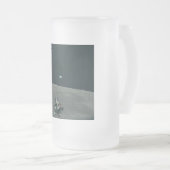 Apollo Maanlander en Aarde boven de maan Matglas Bierpul (Voorkant rechts)